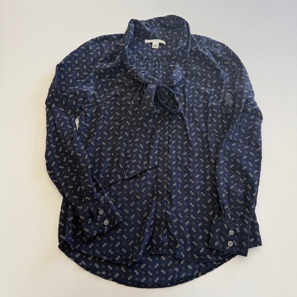 Banana Republic-Women’s 100% Silk Blouse-Navy-Neck Tie-Classic-Chainlink-Size 2 - Picture 1 of 15